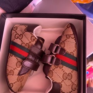 Gucci crib shoes